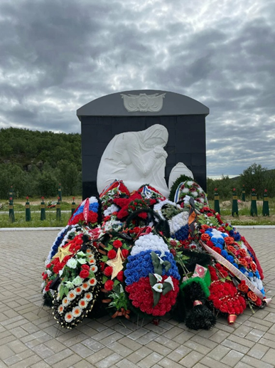 Воинское захоронение 15 братских могил, 68 одиночных могил. Захоронение часть мемориального комплекса «Долина Славы»